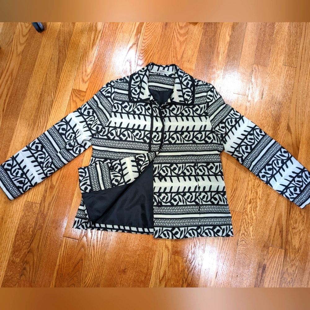 Appleseed Ladies jacket NWOT, size S, black and off white.
